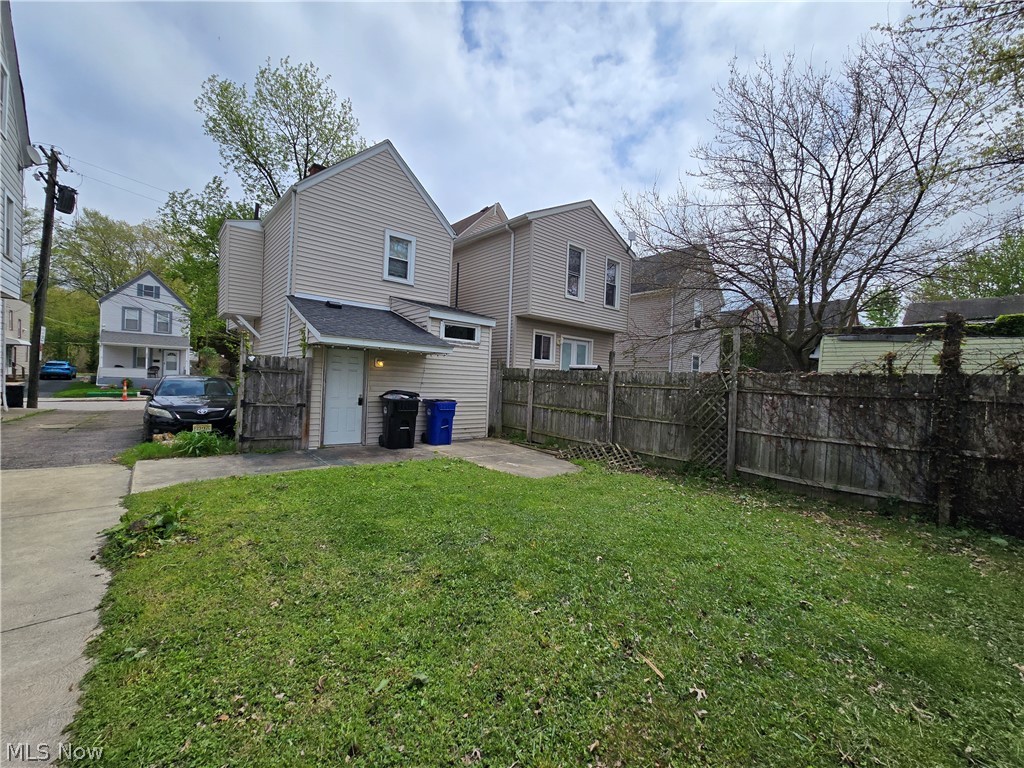 1952 E 124th Place Cleveland OH 44106