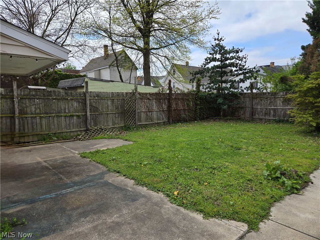 1952 E 124th Place Cleveland OH 44106