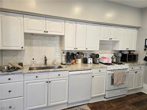 1952 E 124th Place Cleveland OH 44106