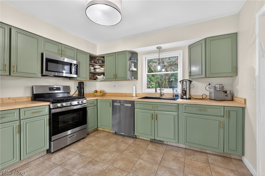 22325 Fairmount Boulevard Shaker Heights OH 44118