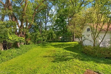 22325 Fairmount Boulevard Shaker Heights OH 44118