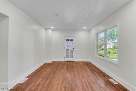 3326 E Scarborough Road Cleveland Heights OH 44118