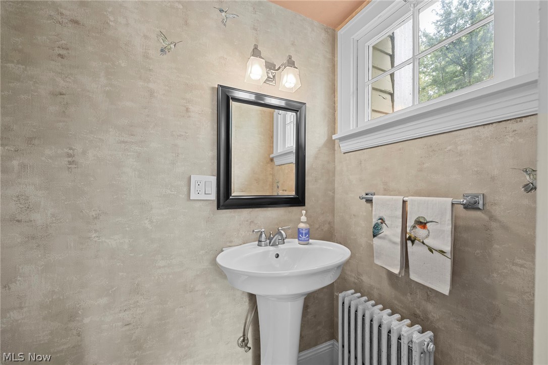 2950 Scarborough Cleveland Heights OH 44118