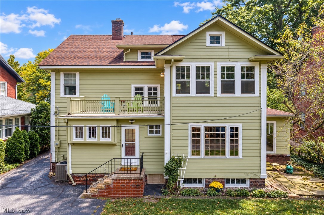 2950 Scarborough Cleveland Heights OH 44118