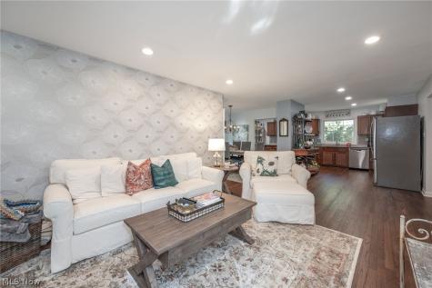 154 Birdwood Road Akron OH 44313