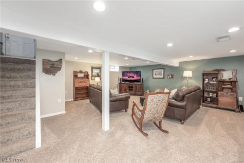 154 Birdwood Road Akron OH 44313