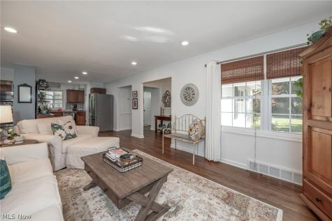 154 Birdwood Road Akron OH 44313