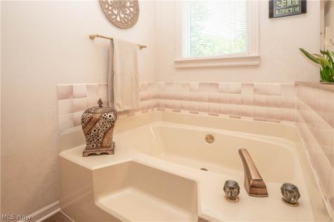6215 Bayside Street NW Canton OH 44718