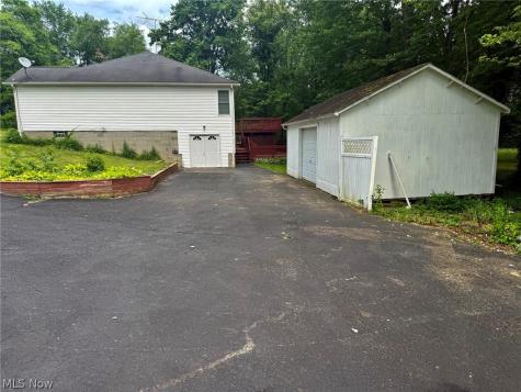 1362 Turkeyfoot Lake Road Barberton OH 44203