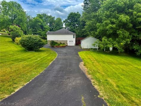 1362 Turkeyfoot Lake Road Barberton OH 44203