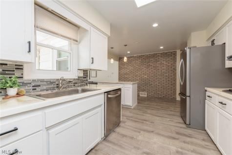 1767 Larkspur Drive Lyndhurst OH 44124