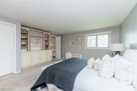 1767 Larkspur Drive Lyndhurst OH 44124