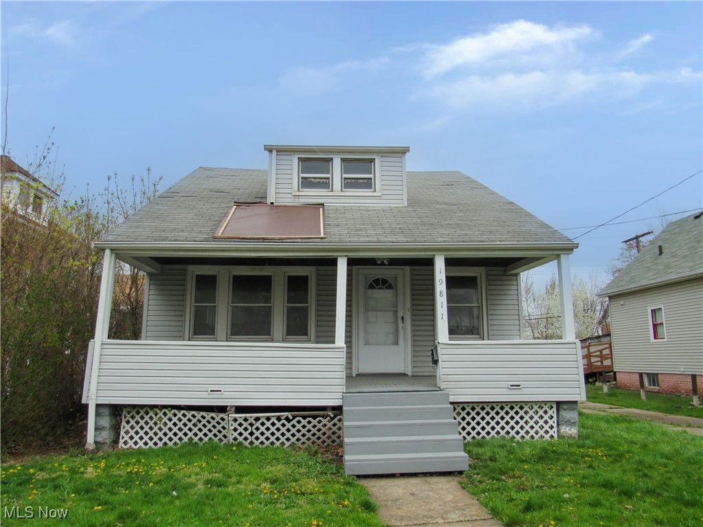 19811 Pawnee Avenue Cleveland OH 44119