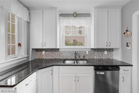 33 Warner Street Seville OH 44273