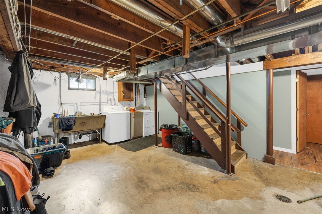 33 Warner Street Seville OH 44273