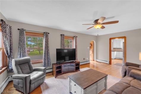 33 Warner Street Seville OH 44273