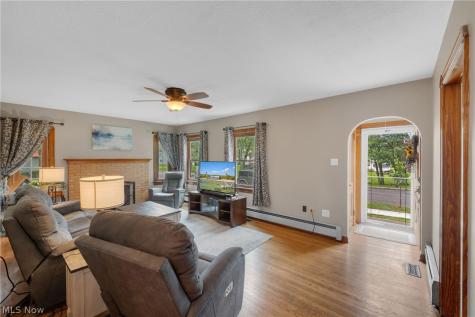33 Warner Street Seville OH 44273