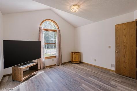 15705 Lowe Road NE Alliance OH 44601