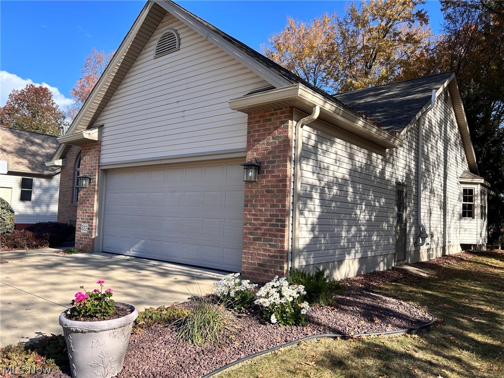 222 Lucretia Lane Columbiana OH 44408