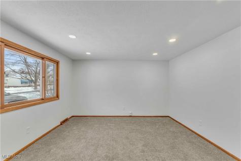 14808 James Avenue Maple Heights OH 44137