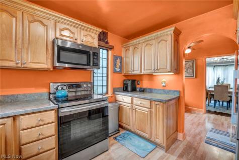 18126 Lomond Boulevard Shaker Heights OH 44122