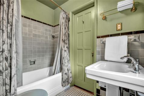 18126 Lomond Boulevard Shaker Heights OH 44122