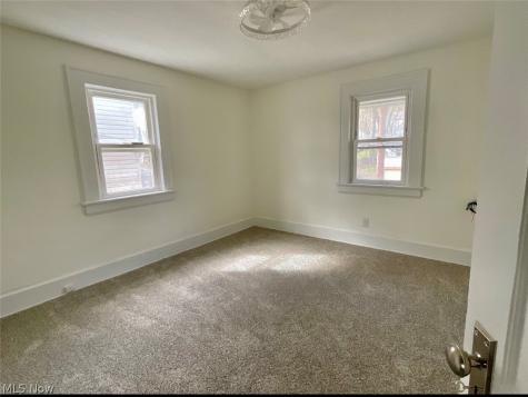 569 Barwell Street Akron OH 44303