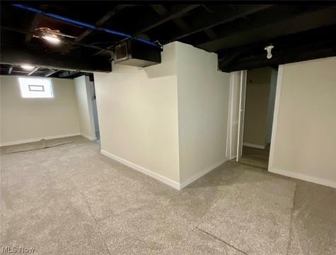 569 Barwell Street Akron OH 44303