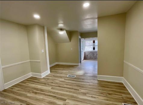 569 Barwell Street Akron OH 44303