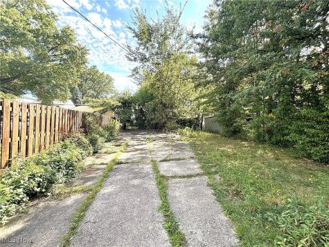 17604 Walden Avenue Cleveland OH 44128