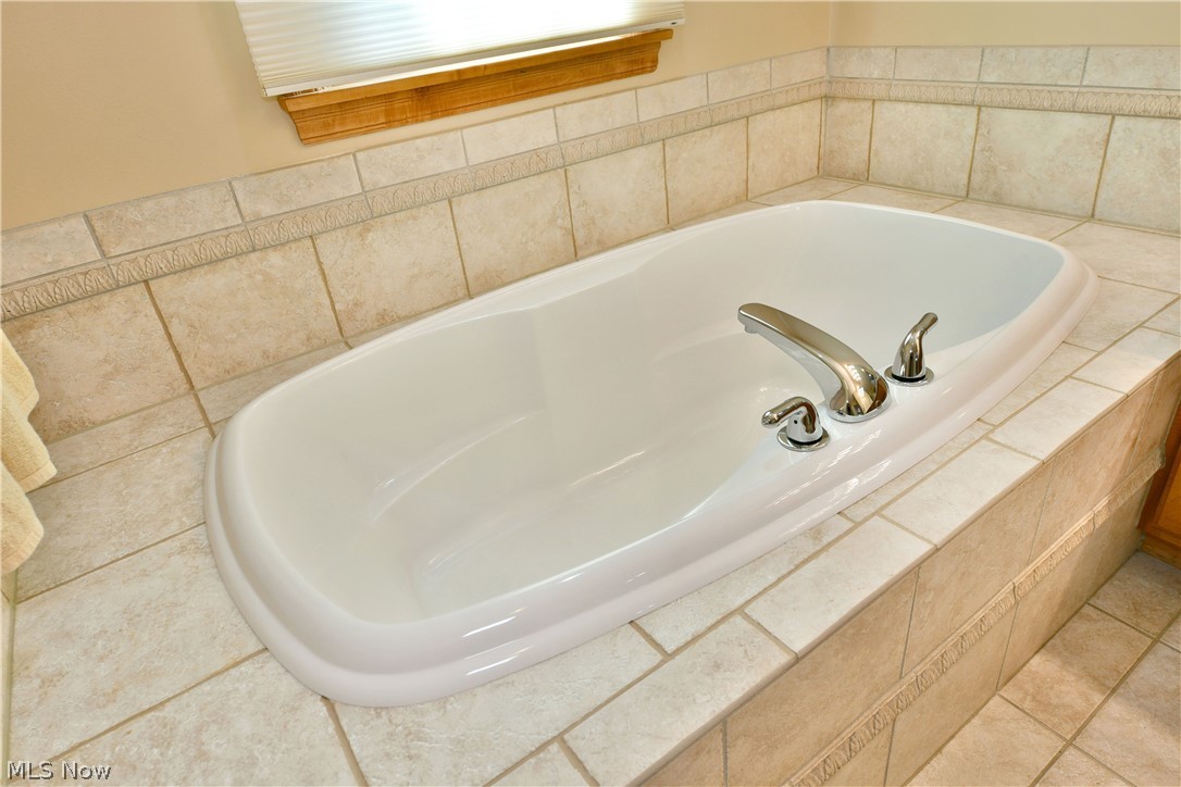 9216 Warren Painesville Road North Bloomfield OH 44450
