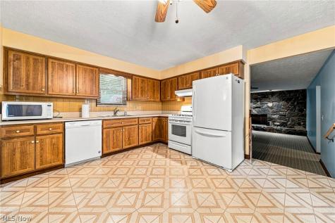 8631 Oxford Drive Strongsville OH 44149