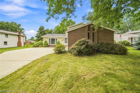 8631 Oxford Drive Strongsville OH 44149