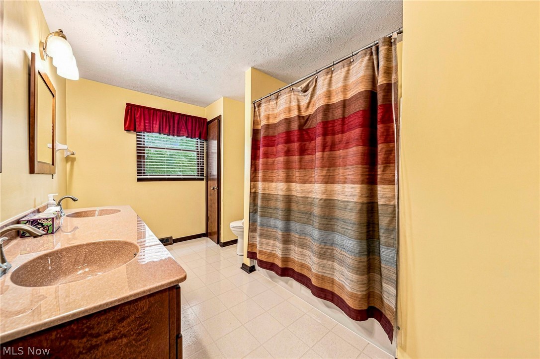 8631 Oxford Drive Strongsville OH 44149