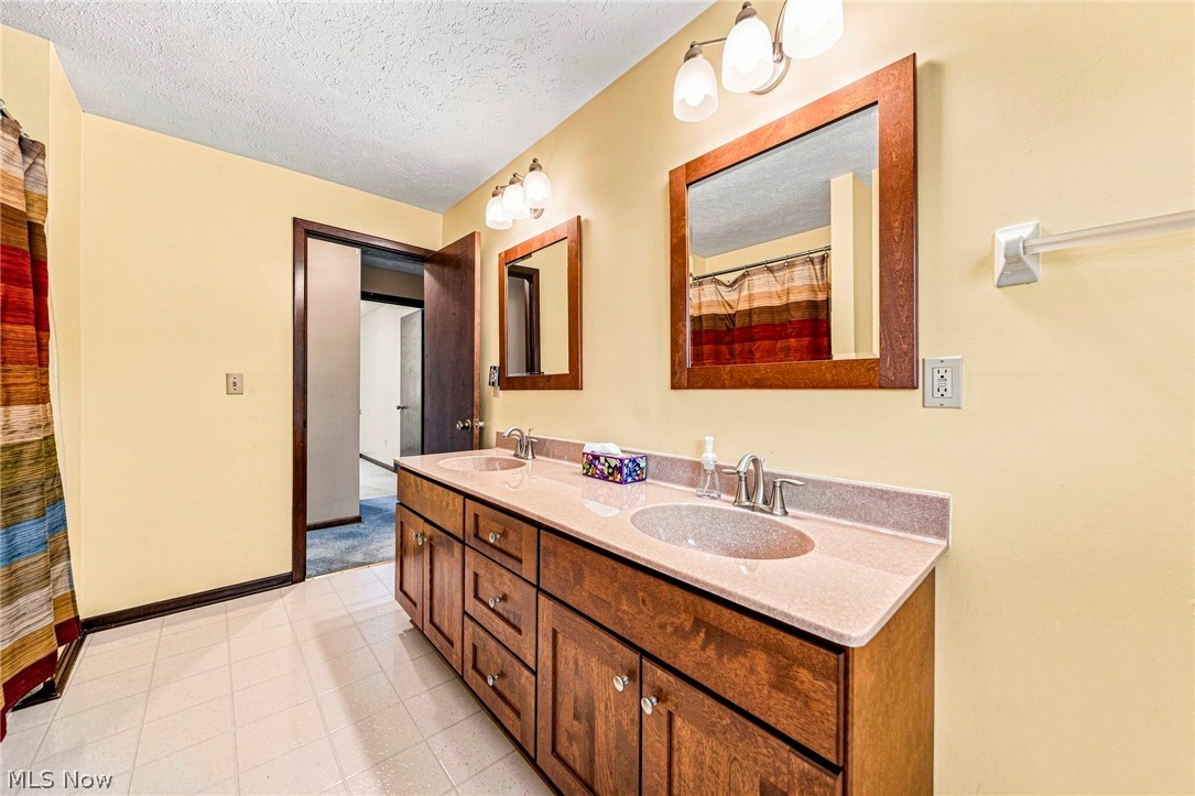 8631 Oxford Drive Strongsville OH 44149