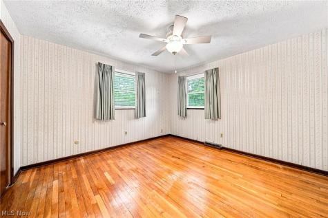 8631 Oxford Drive Strongsville OH 44149
