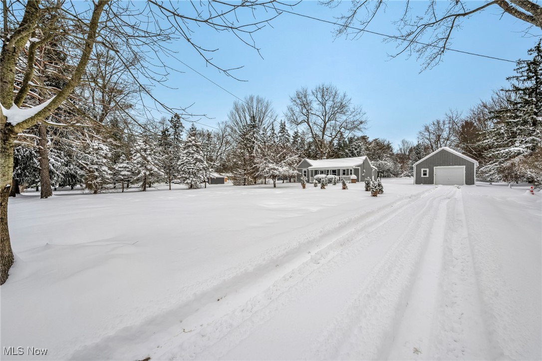 8564 Cedar Road Chesterland OH 44026