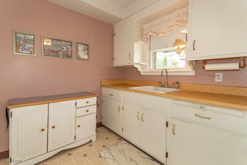 1706 Hawthorne Drive Mayfield Heights OH 44124