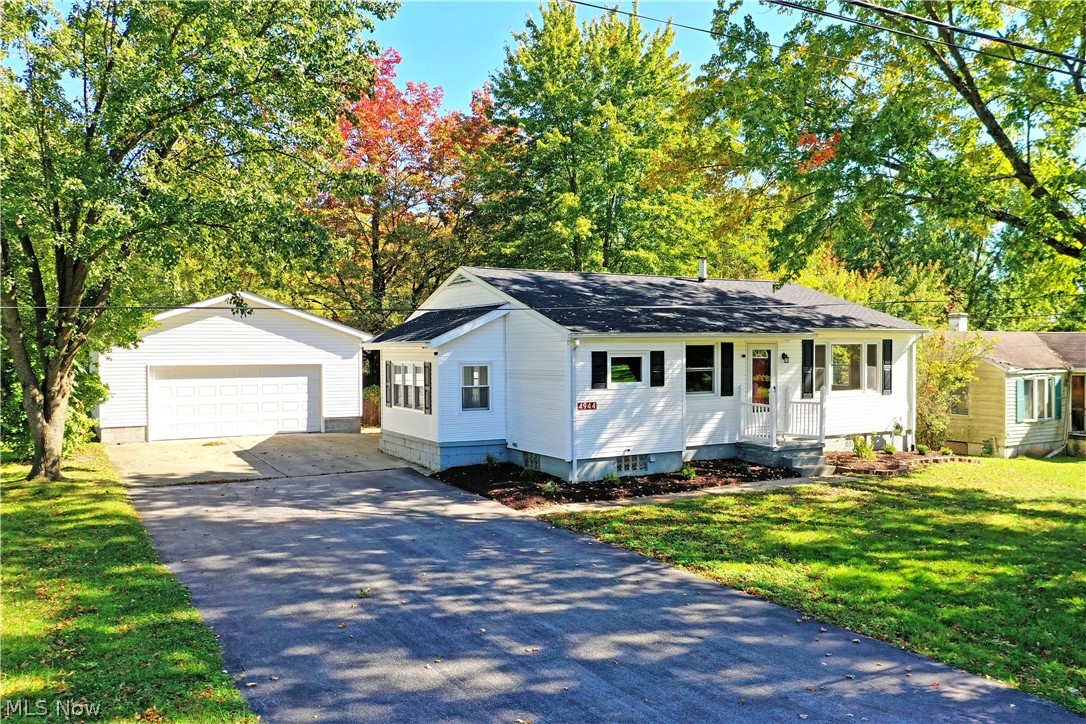 4944 Myrtle Avenue NW Warren OH 44483