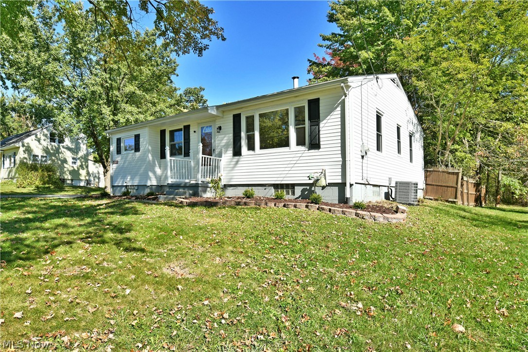 4944 Myrtle Avenue NW Warren OH 44483