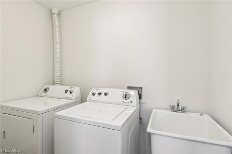 110 Carrington Court Elyria OH 44035