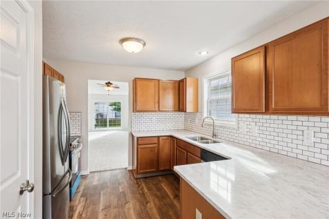 110 Carrington Court Elyria OH 44035
