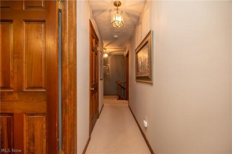 548 Squirrel Hill Drive Youngstown OH 44512