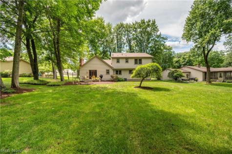 548 Squirrel Hill Drive Youngstown OH 44512