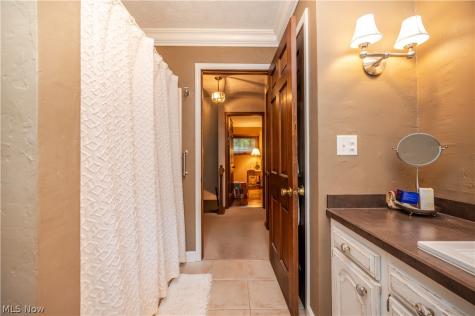 548 Squirrel Hill Drive Youngstown OH 44512