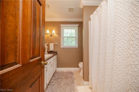 548 Squirrel Hill Drive Youngstown OH 44512