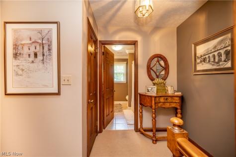 548 Squirrel Hill Drive Youngstown OH 44512