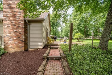 548 Squirrel Hill Drive Youngstown OH 44512