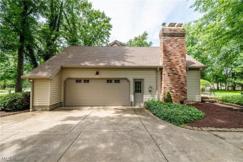 548 Squirrel Hill Drive Youngstown OH 44512