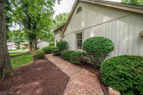 548 Squirrel Hill Drive Youngstown OH 44512